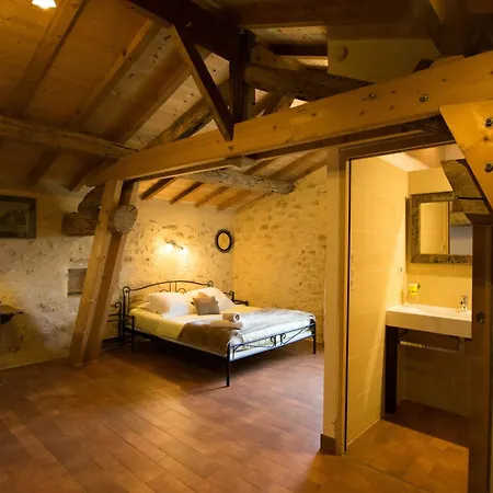 Les Secrets De Tifayne Bed and Breakfast Puisseguin