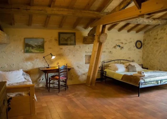 Les Secrets De Tifayne Oda ve Kahvaltı Puisseguin